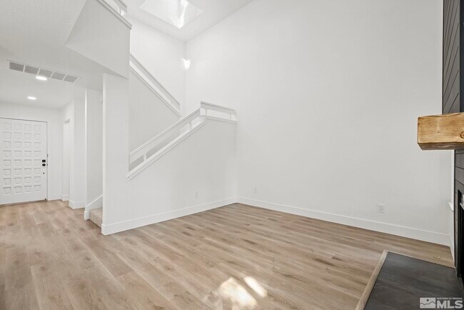 Building Photo - 3180 Wedgewood Ct