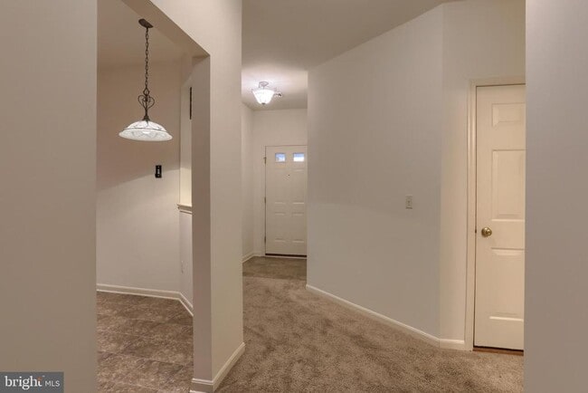 Building Photo - 712 Creekside Dr