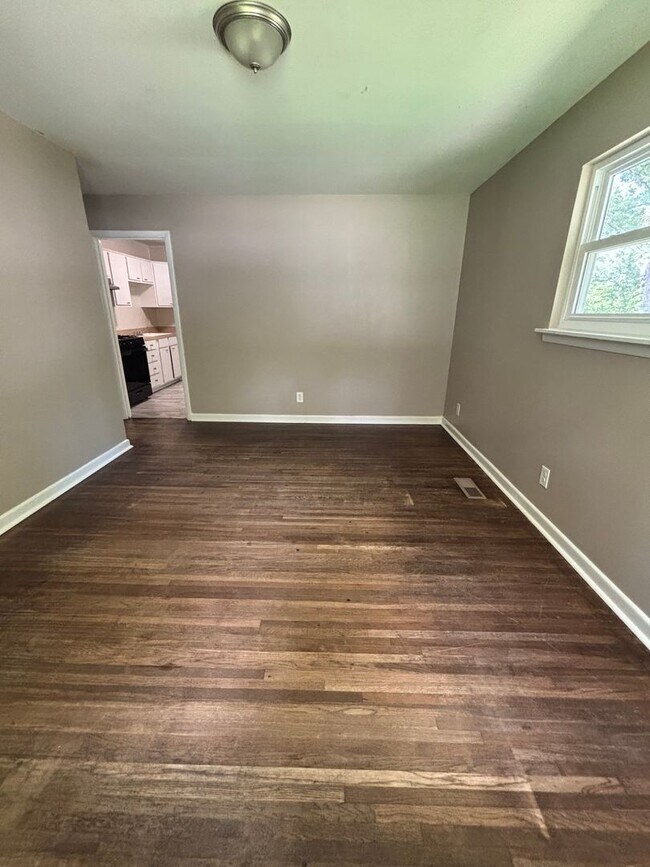Foto del edificio - 7406 Twin Oaks Rd