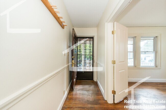 Foto del edificio - 9/1 Spacious Oak Square 4BR/2BA w/free laundry, parking, deck!