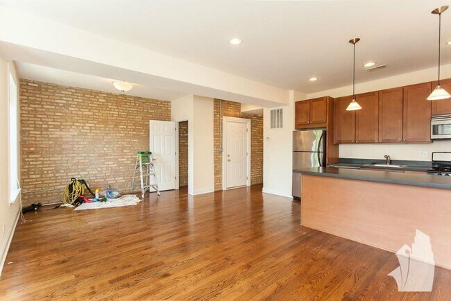 Foto del edificio - 2834 N Albany Ave