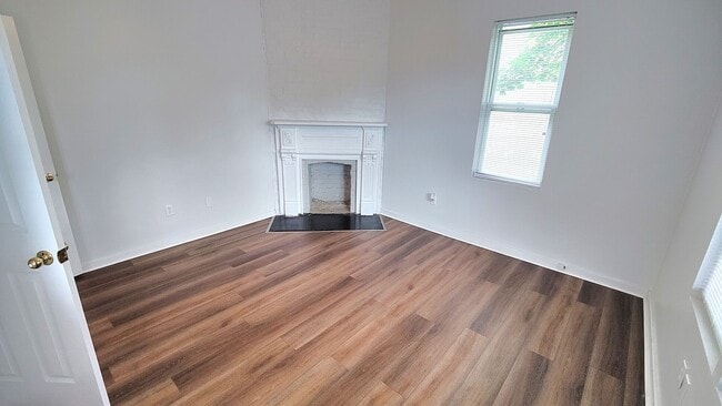 Building Photo - 409 Kingsboro St