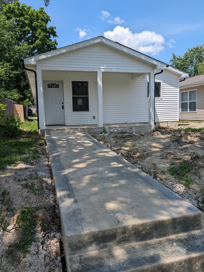 Building Photo - 2421 Dodge Ave