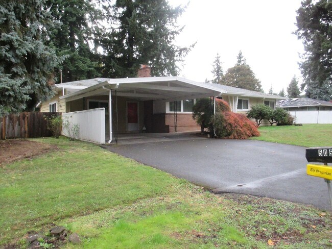 Building Photo - 3 bedrooms, 2 Baths Ranch Home with Large, Fenced Yard in the River Crest Neighborhood!