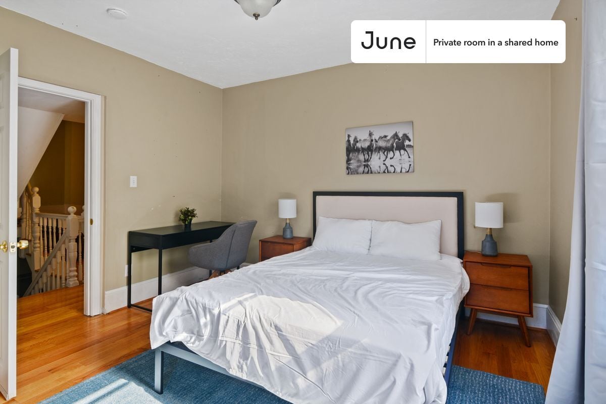 Private bedroom in 6 bed/2 bath Home - Private bedroom in 6 bed/2 bath Home