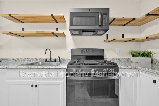 Building Photo - 703 Mills St