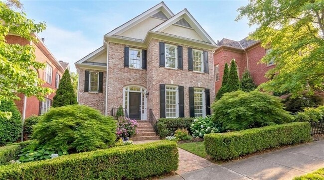 Building Photo - 704 Longleaf Dr NE