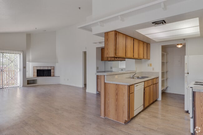 2BR, 2BA - 1,219SF - Kitchen/Living Room - Glen at Mesa