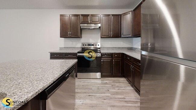 Building Photo - 70 Plainview Dr