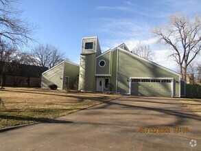 Building Photo - 3122 NE Shelter Creek Dr