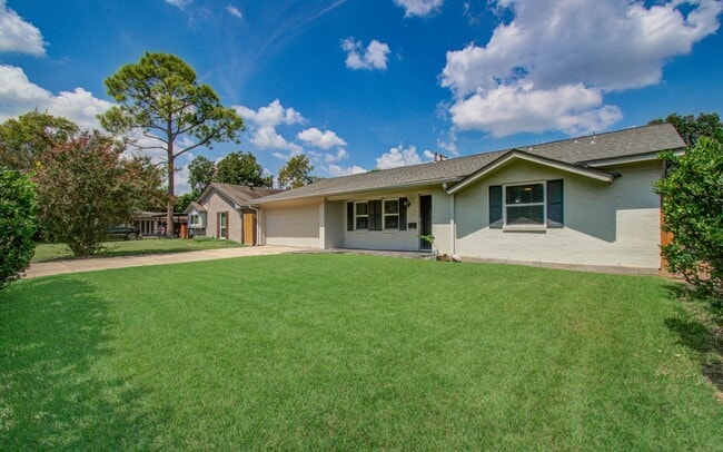 Building Photo - 9410 Highmeadow Dr