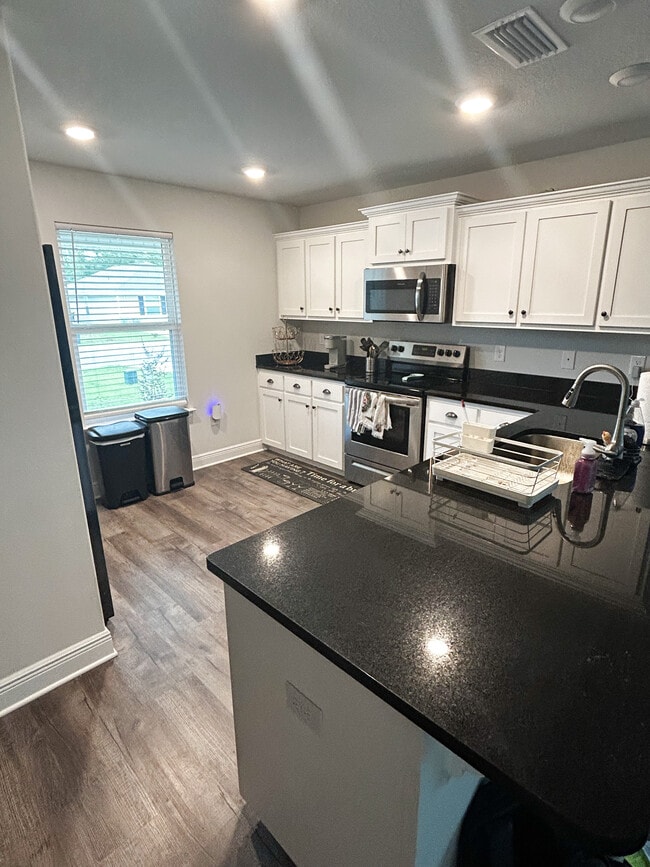 Foto del edificio - 7077 Sonny Dr