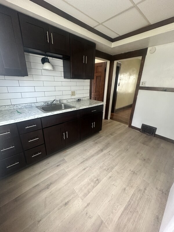 Foto del edificio - 9611 Larnder Ave