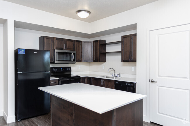 2BR, 2BA - 989SF - Kitchen - Canyon View Crossing