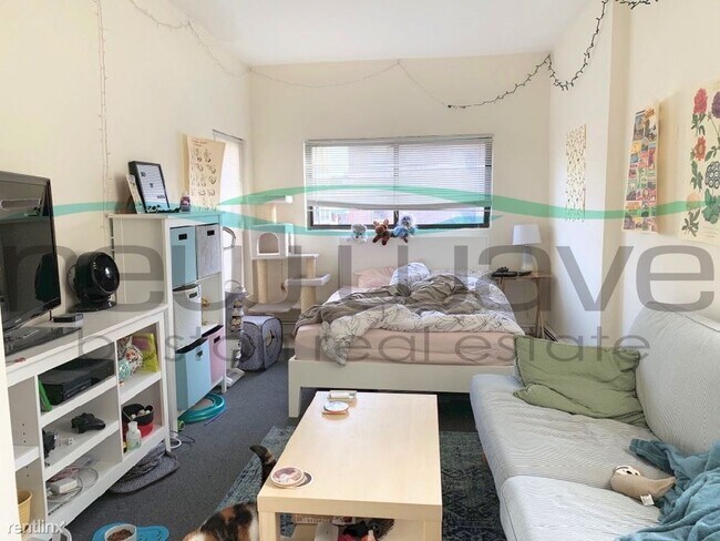 Foto del edificio - 3 br, 1 bath  - 607 Columbus Ave # 1R