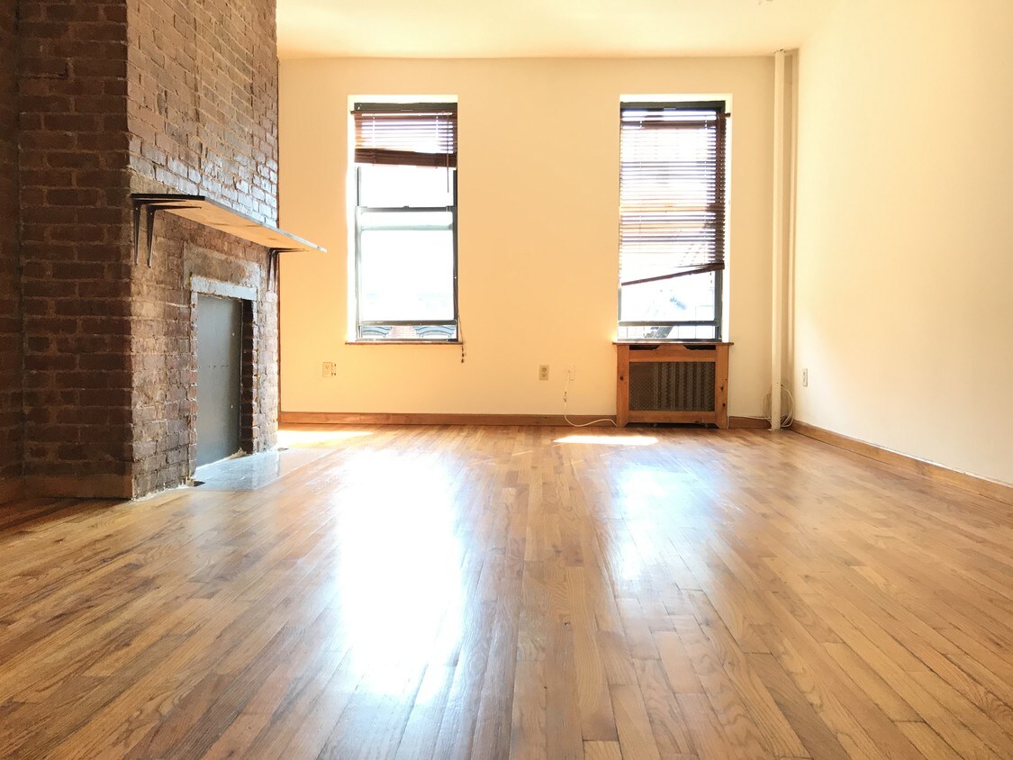 Primary Photo - 455 W 50th St