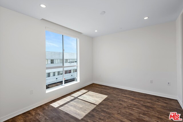 Building Photo - 714 N Sweetzer Ave