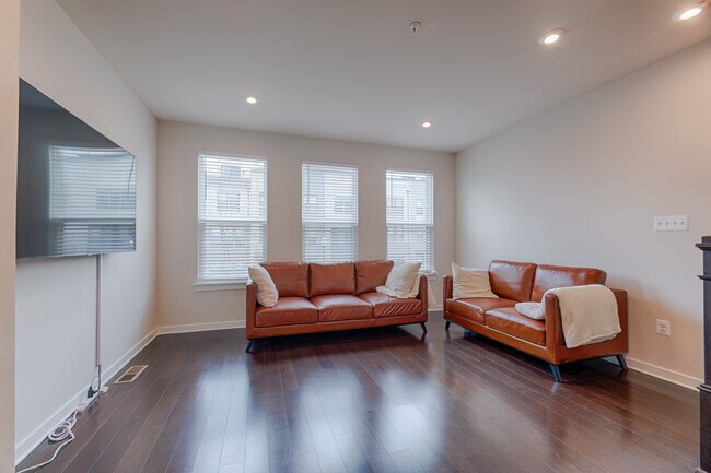 Building Photo - 2536 Emerald Branch Dr