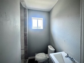 Building Photo - 6802 Sayers St