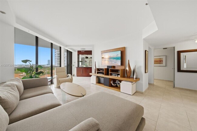 Foto del edificio - 3610 Yacht Club Dr