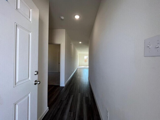 Foto del edificio - 786 Yorkshire Dr