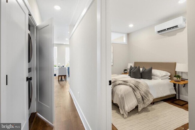 Foto del edificio - 1924 N Front St