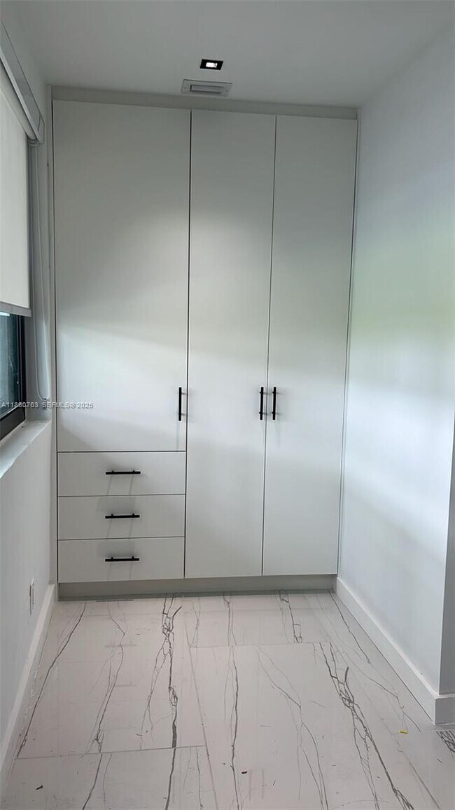 Foto del edificio - 1155 102nd St