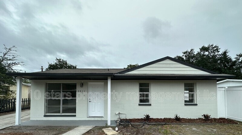 Primary Photo - 3011 N 43rd St