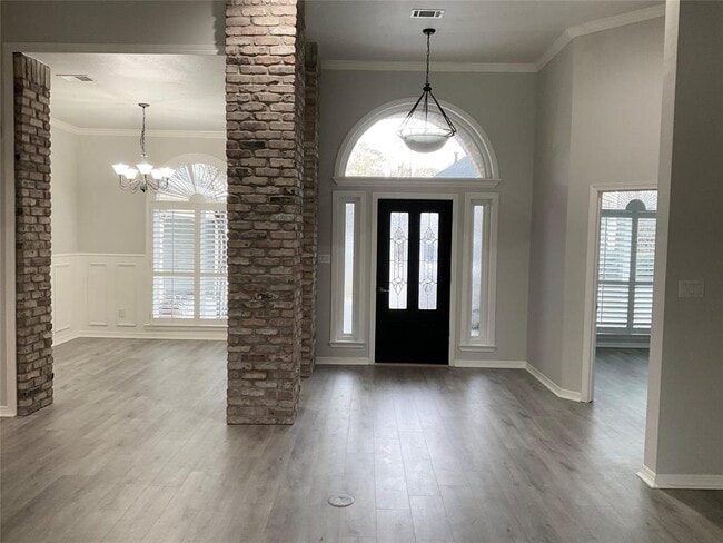 Building Photo - 25818 Overlake Dr
