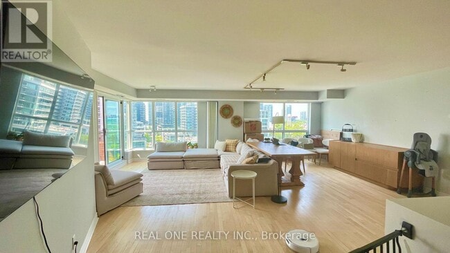 Building Photo - 2111-2111 Lake Shore Blvd W