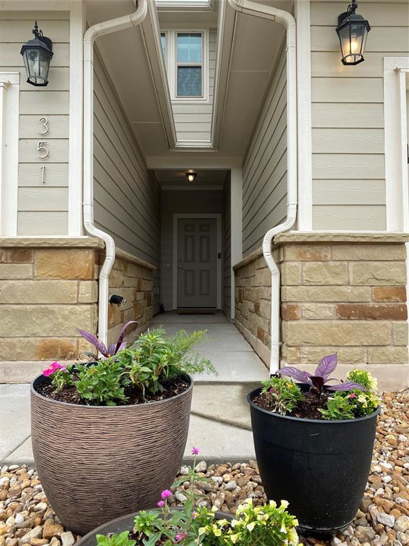 Building Photo - 351 Madison Oaks Ave