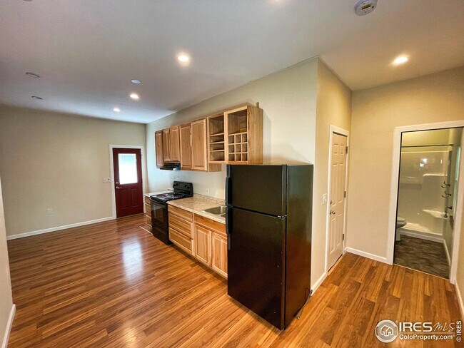 Cocina y baño - 1047 Venice St