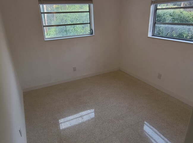 Building Photo - 4900 SW 28th Ter