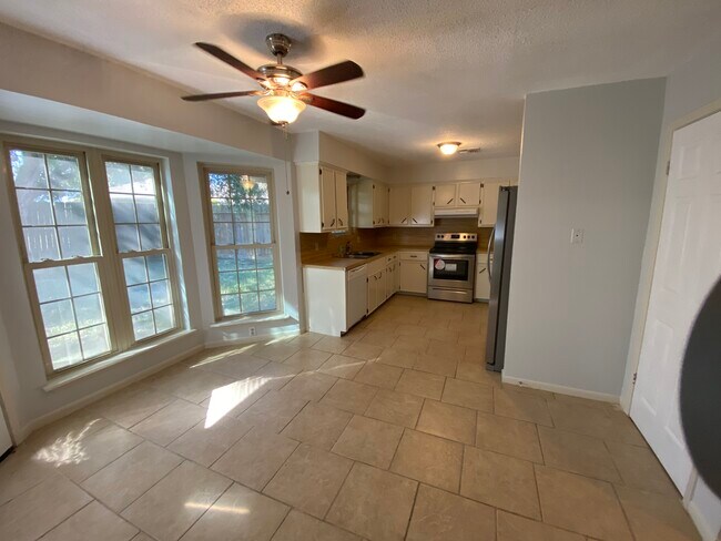 Estufa nueva - 1803 Falcon Dr