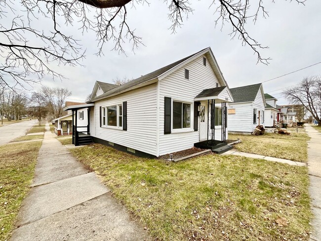 Building Photo - Three Bedroom Home in Muskegon