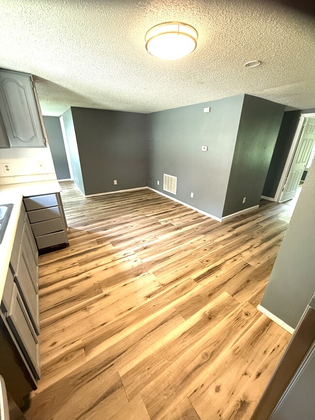 Building Photo - 10 Suncrest Ter