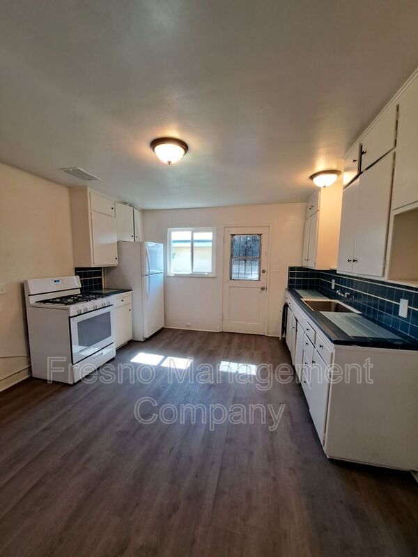 Foto del edificio - 3051 E Clinton Ave