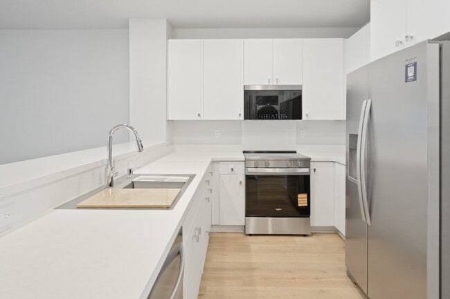 Building Photo - BRAND NEW 3 Bedroom Townhome in Hoopili | Split A/C | 2 Parking | $3,900/Month