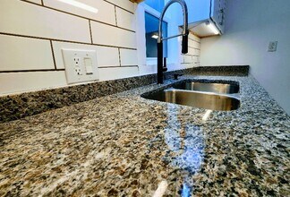 Building Photo - 4 Bromley Ave