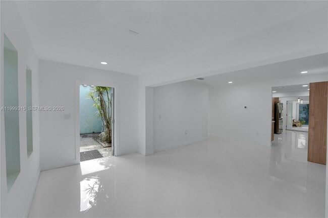 Building Photo - 1137 SW 8th Ave