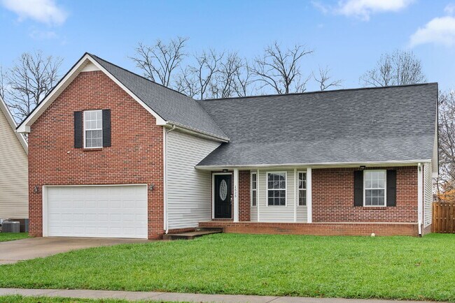 Foto del edificio - Spacious Home Conveniently Located Near I-24, Shopping, Restaurants, Movie Theater, AND More!