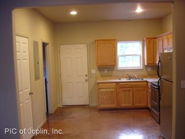 Building Photo - 2 br, 1.5 bath House - 1005 Orchard