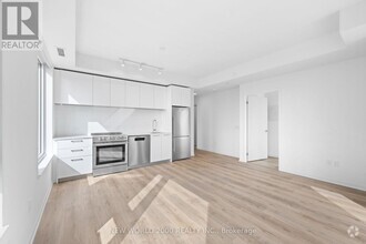 Building Photo - 101-1101 Roehampton Ave