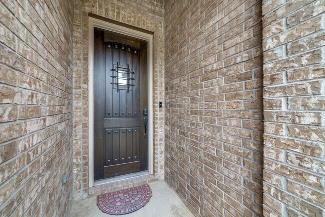 Foto del edificio - BEAUTIFUL 3-BEDROOM RECENT CONSTRUCTION AT...