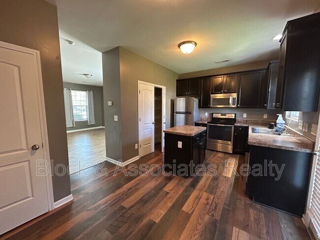 Photo - 1497 Bromwich Dr House