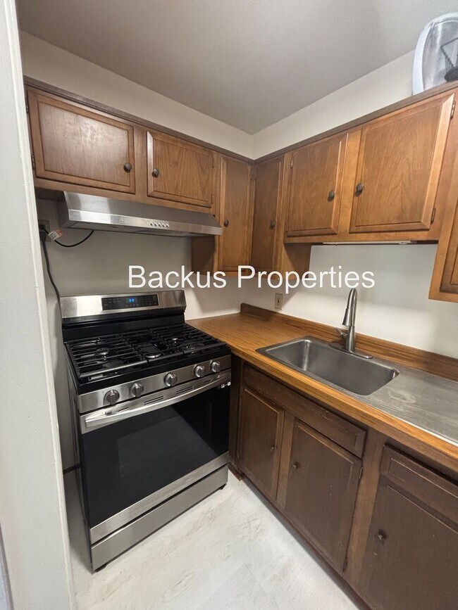 Foto del edificio - Rio Rd.