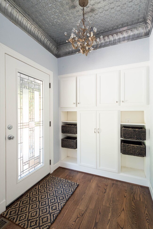 Foto del edificio - 1021 Emily Dr