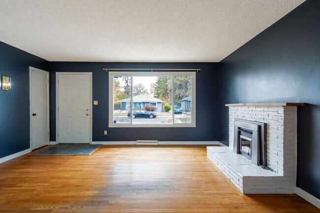Building Photo - Charming 3-Bedroom Rancher Near Shadle Park