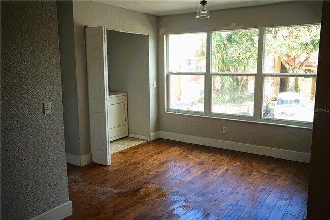 Building Photo - 5164 Conroy Rd