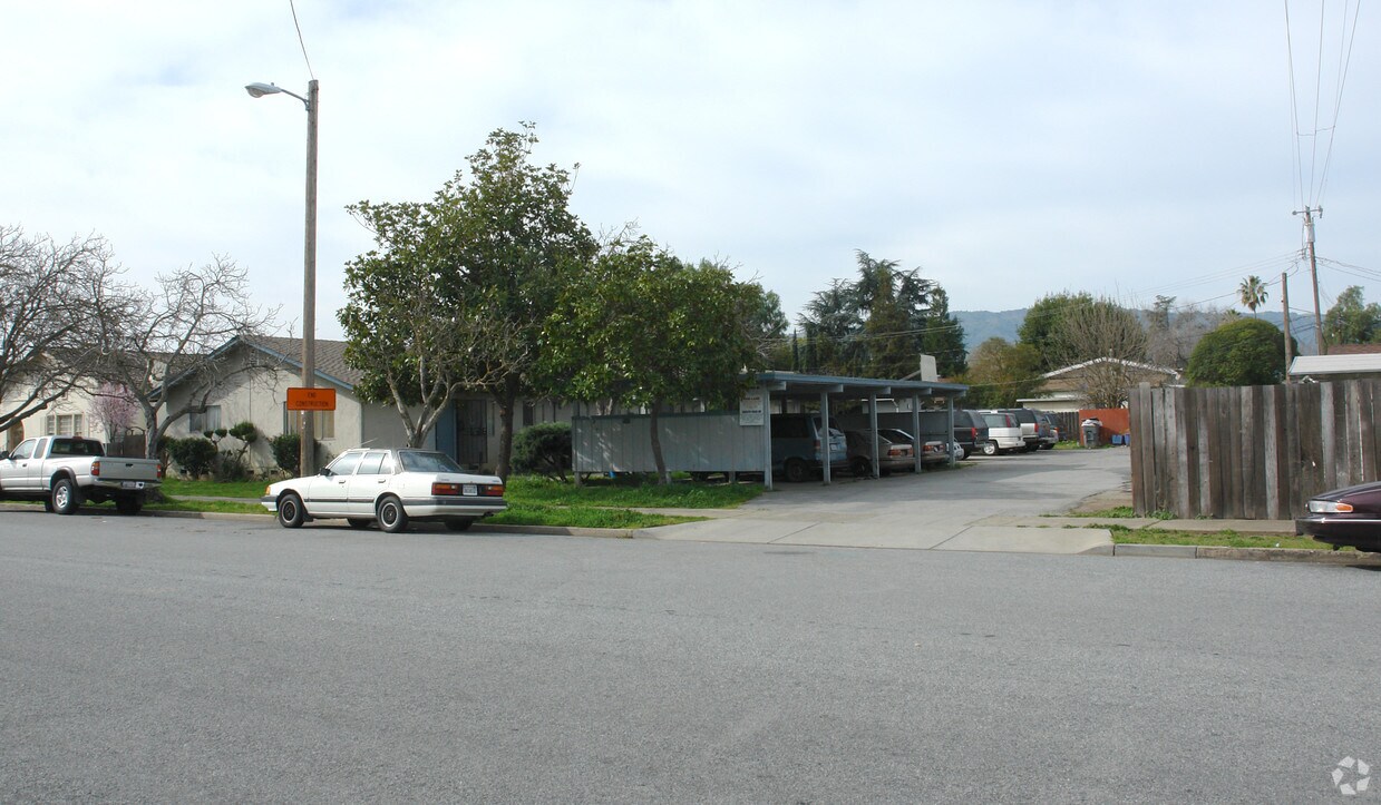 Building Photo - 7381 Maple Street